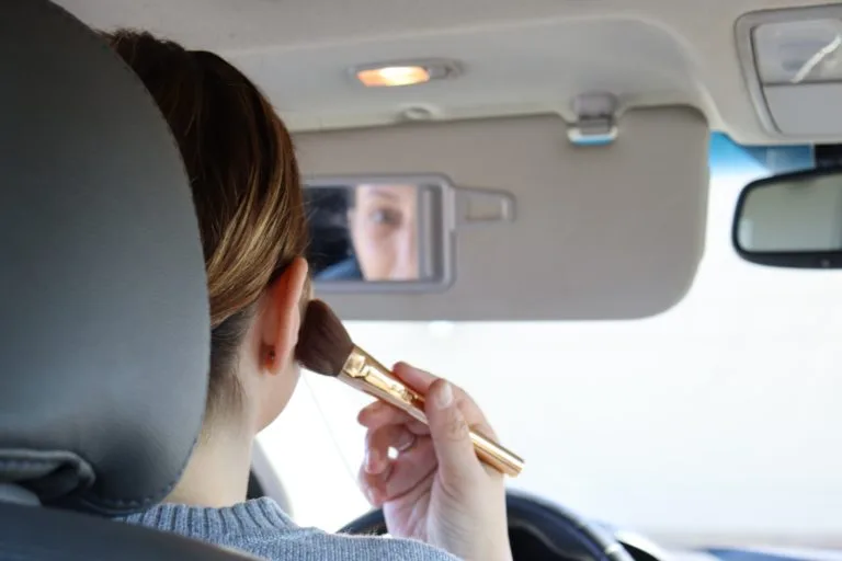 A Step-by-Step Guide on How to Effectively Conceal Blemishes