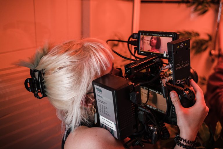 How to Take Your Makeup Pics or Videos