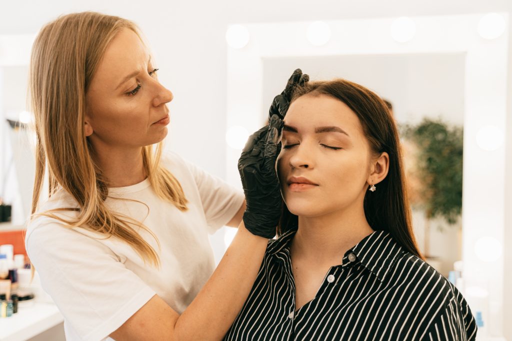 How to Make Your Eyebrows Look Natural