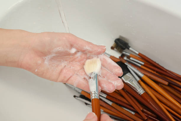 The Most Efficient Way How To Clean Your Makeup Brush Naturally