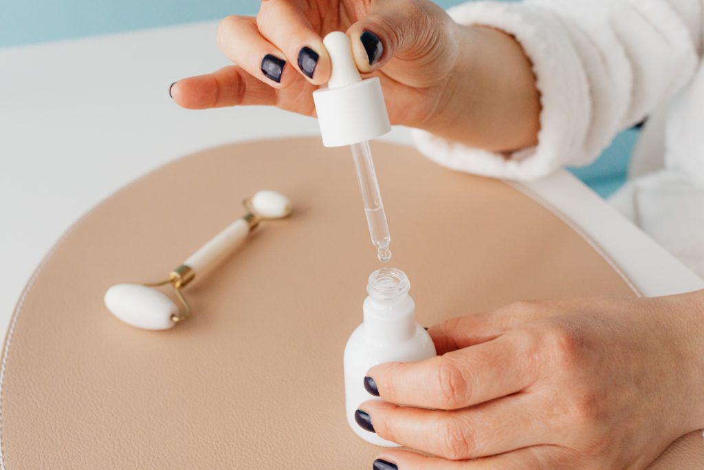 How To Use Retinol and Retinoid For Sensitive Skin
