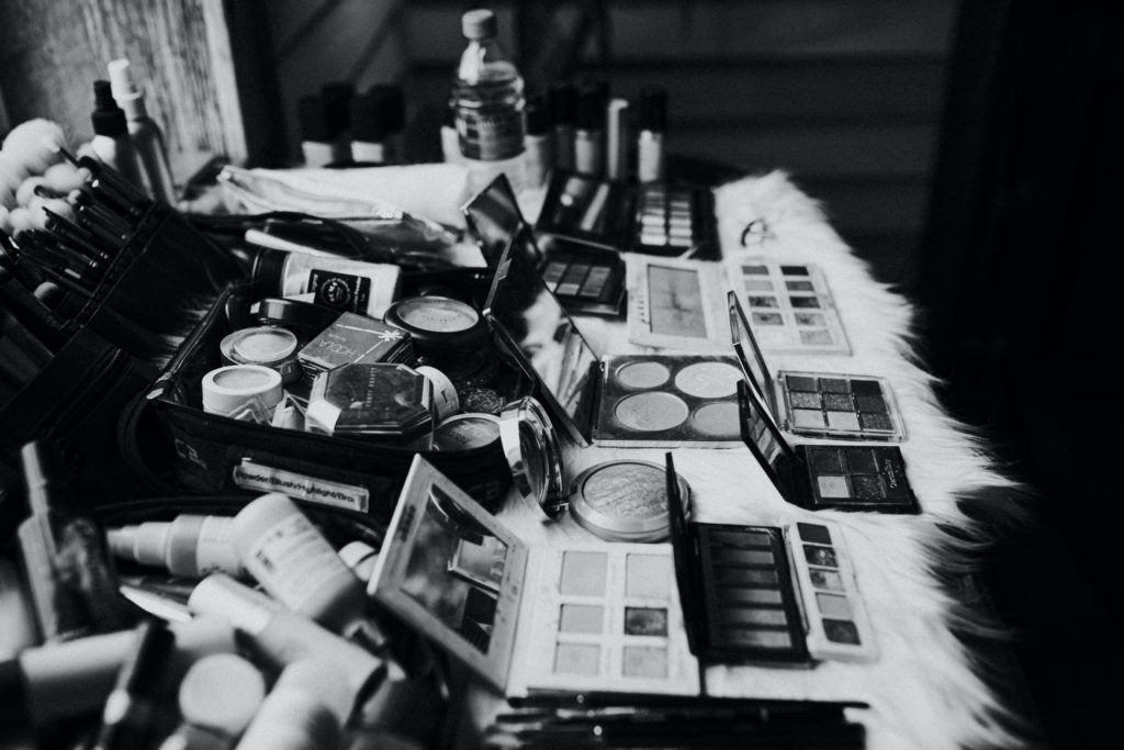 How to Create a Capsule Makeup Collection