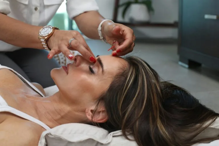 Benefits of Facial Rolling for Lifting and Firming