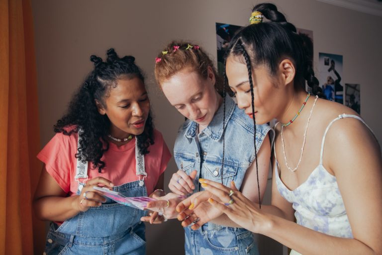 The Impact of Virtual Reality Makeup Try-Ons