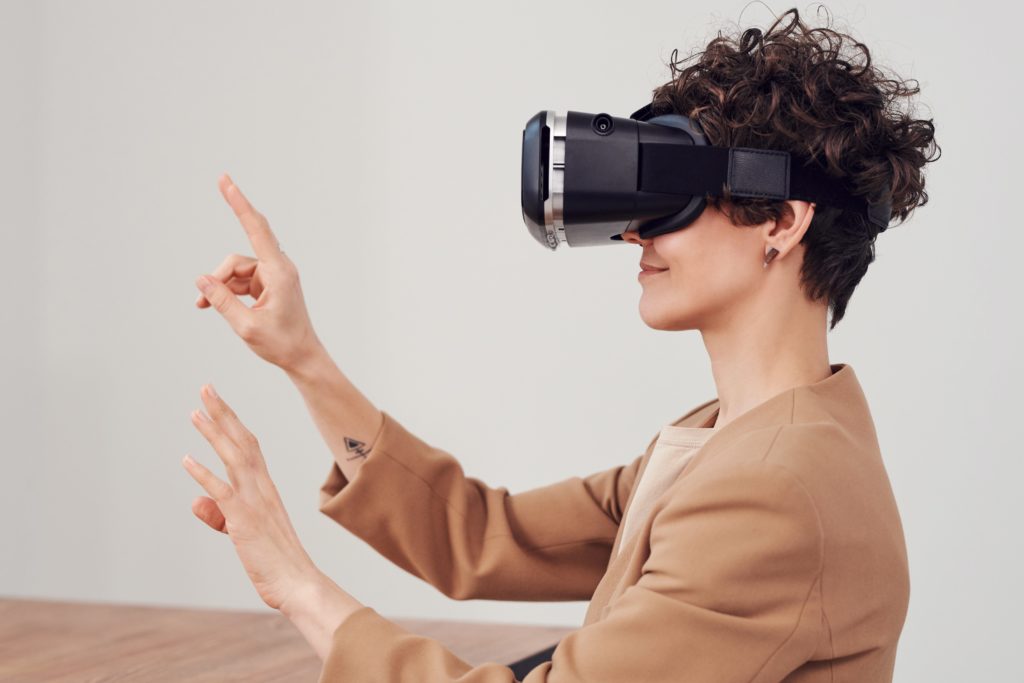 Beauty in Virtual Reality: Makeup for Avatars