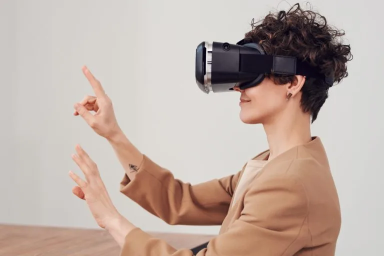 Beauty in Virtual Reality: Makeup for Avatars
