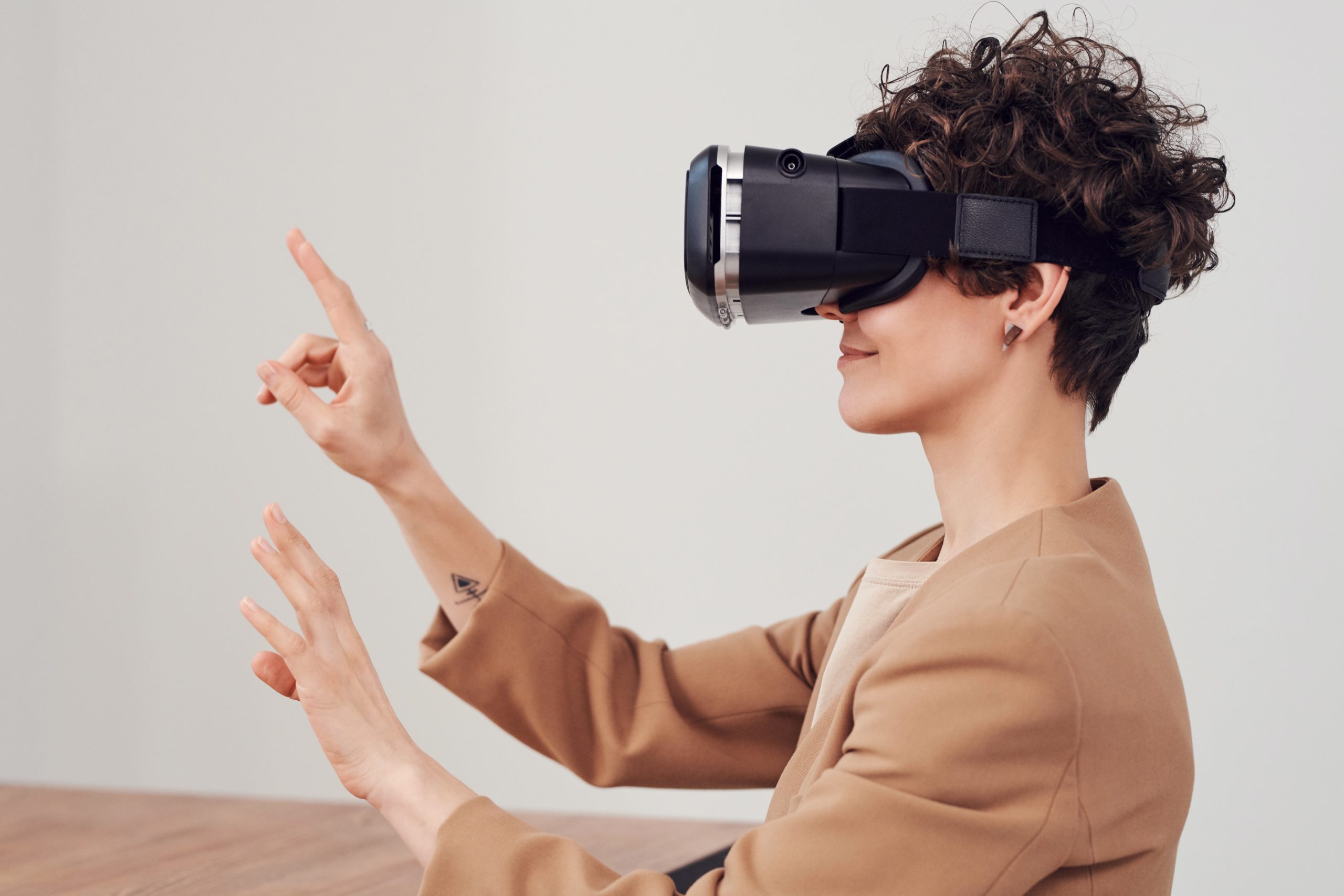 Beauty in Virtual Reality: Makeup for Avatars