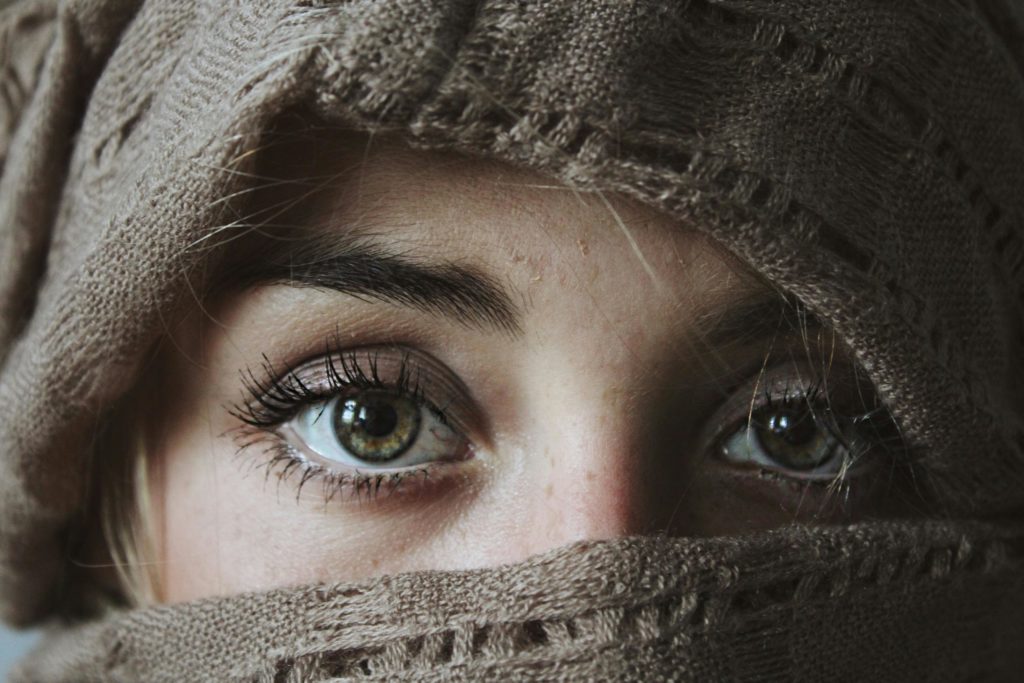 A Full Guide On Depuffing Your Eyes