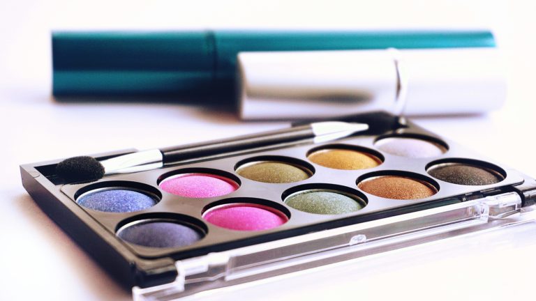 How to Create Your Customized Eyeshadow Palette