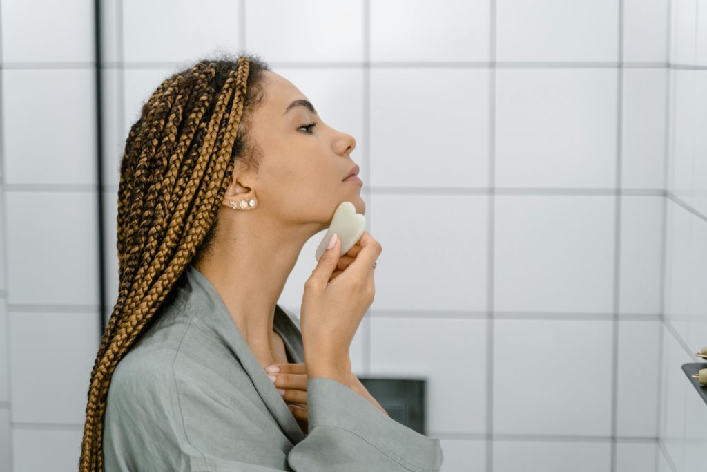 Beauty Benefits of Using Crystal Rollers and Gua Sha Tools