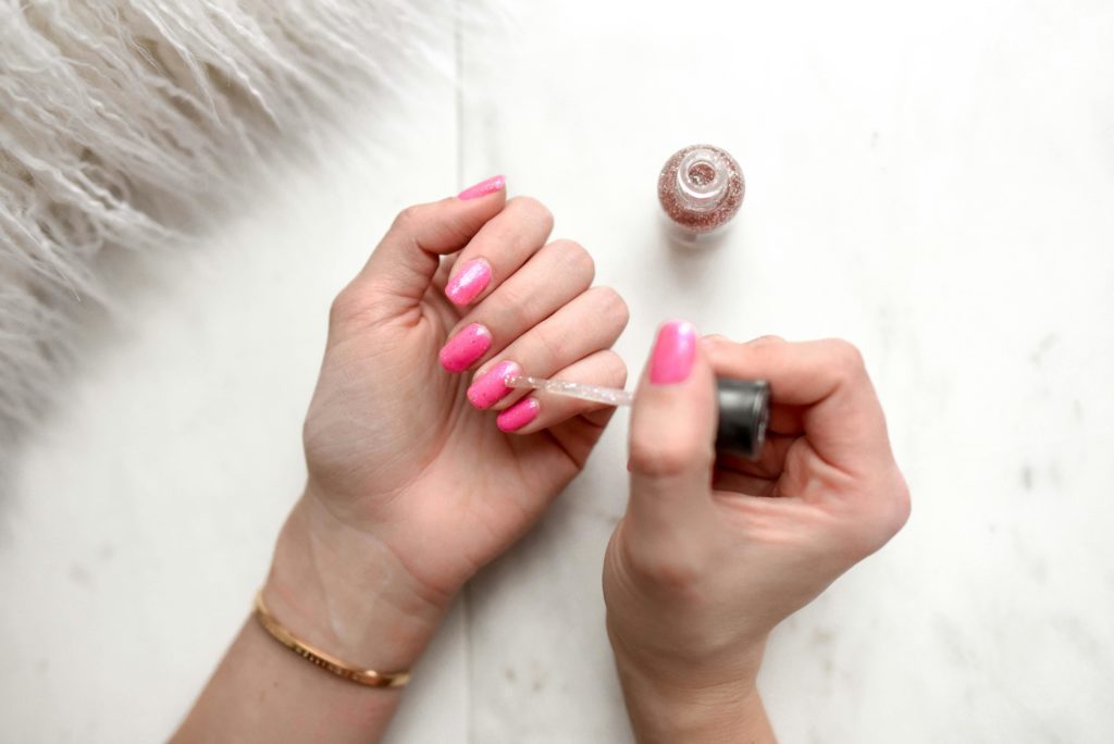 Benefits of Using a Nail Growth Serum