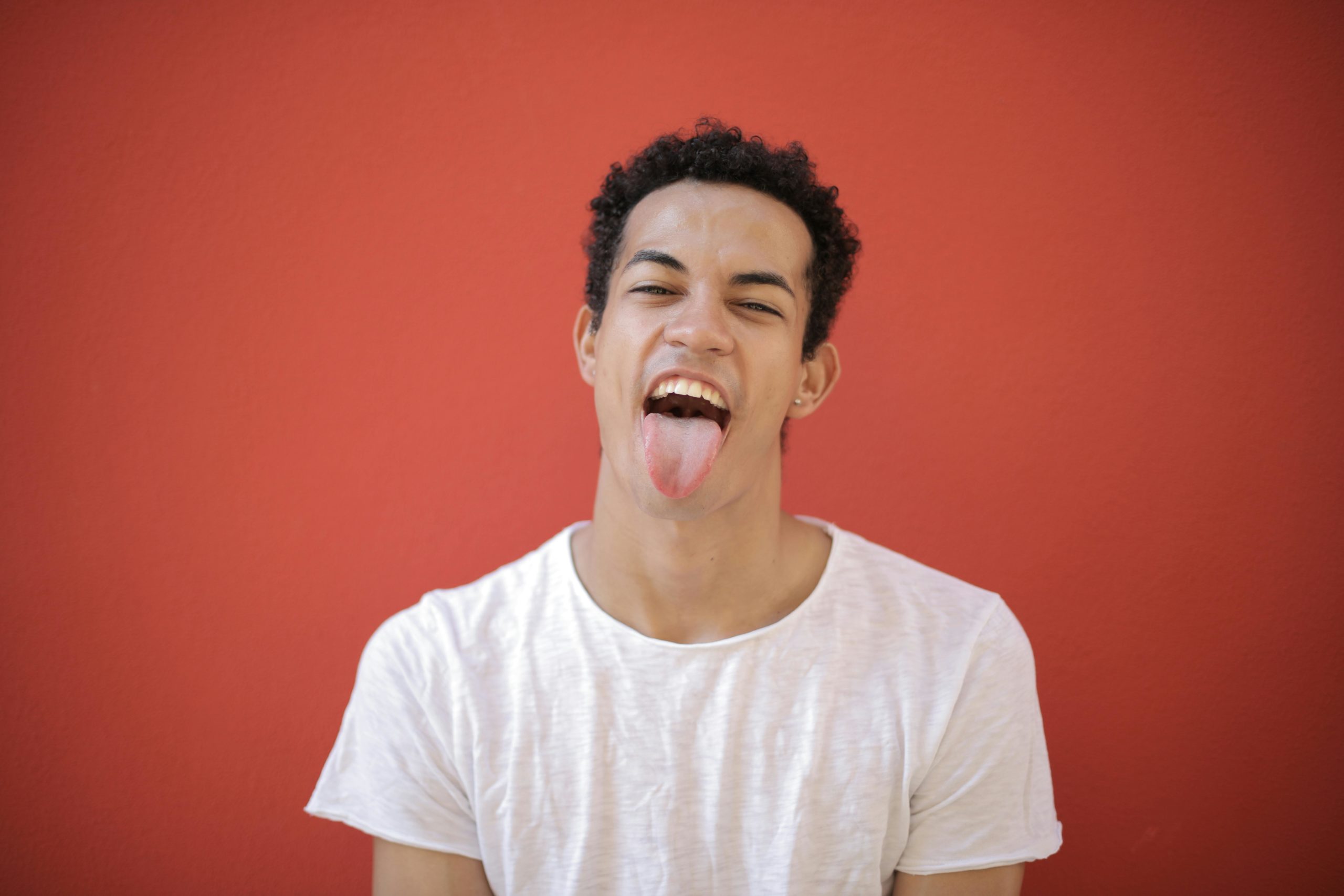Benefits of Using a Tongue Scraper