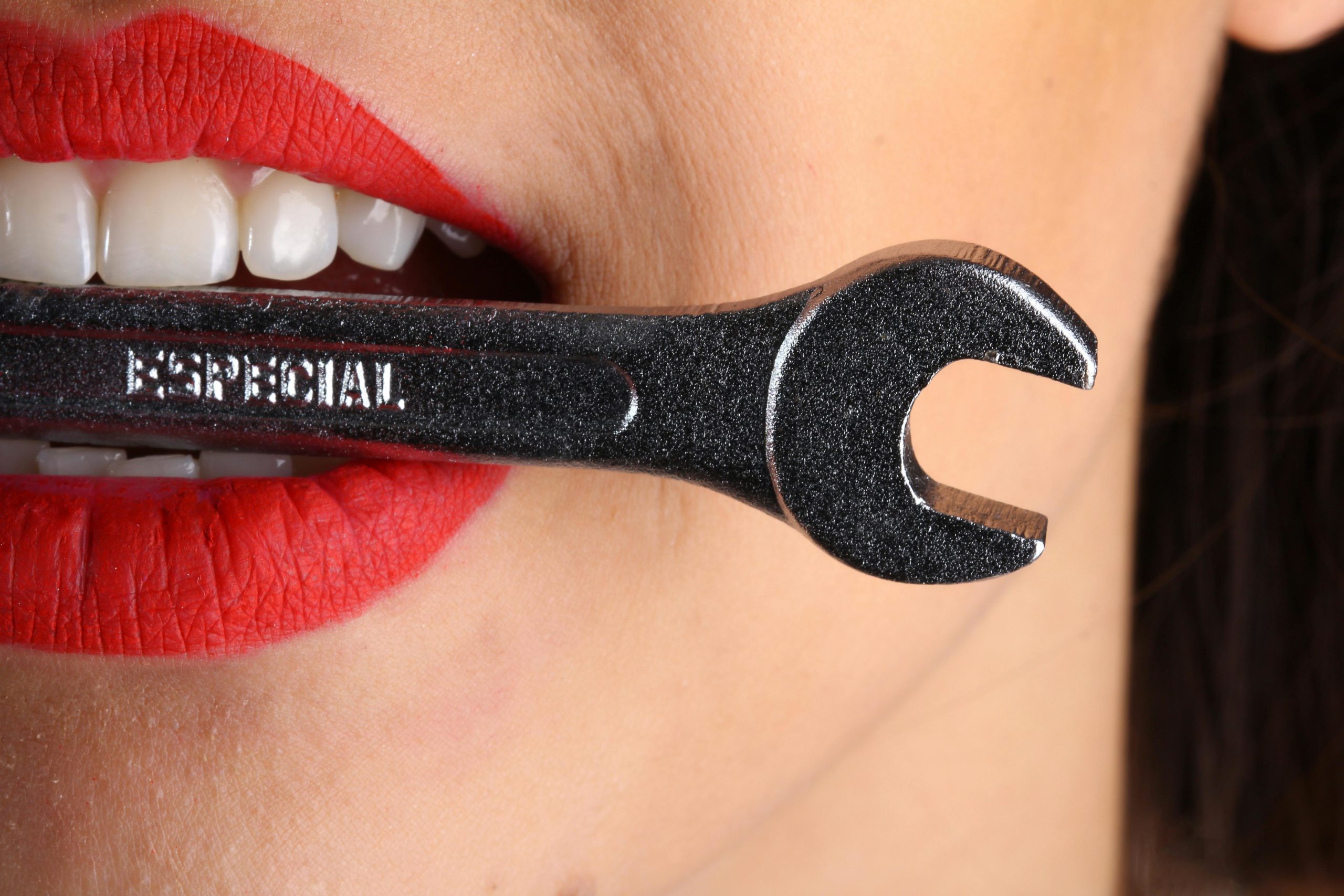 How to Whiten Your Teeth Naturally at Home