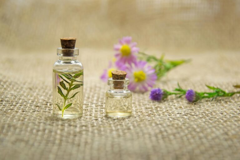 DIY Natural Perfume Rollerball Recipes for Personalized Scents