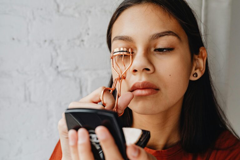 Different Eyelash Curler Techniques for Lift and Volume