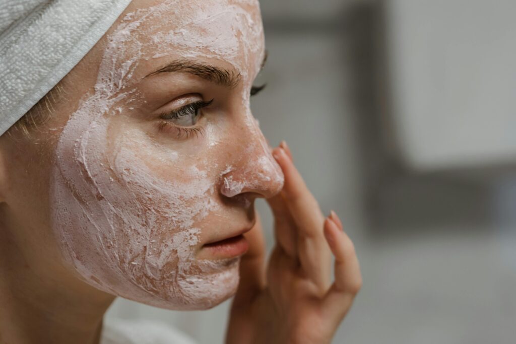 Benefits of Using Hyaluronic Acid for Hydration and Plumping