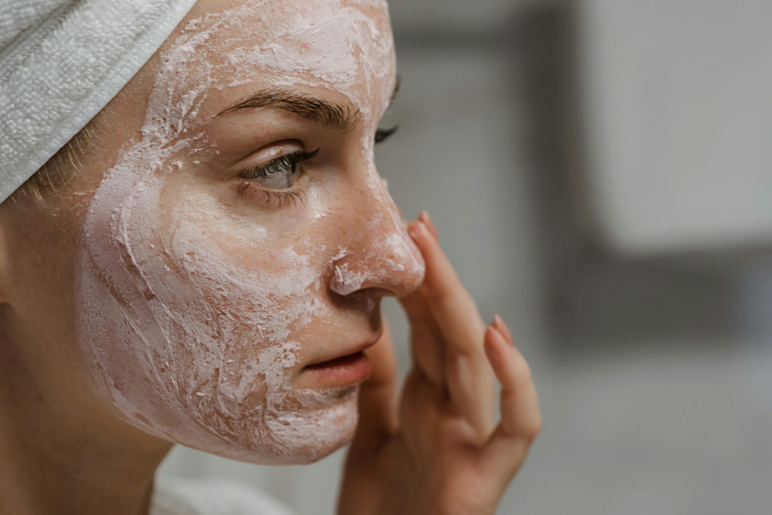 Benefits of Using Hyaluronic Acid for Hydration and Plumping