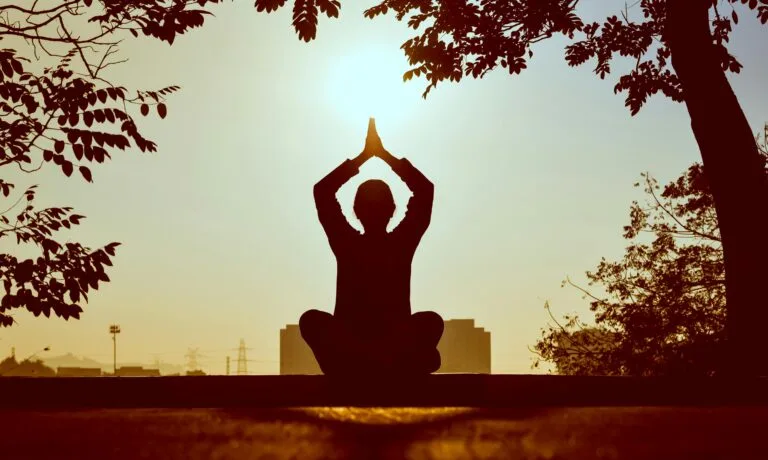 Benefits of Meditation for Beauty, Health, and Happiness