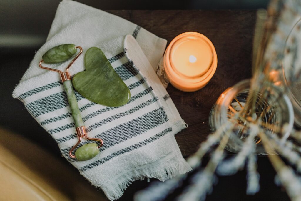 Benefits of Facial Rollers and Gua Sha Tools for Sculpting and Lifting