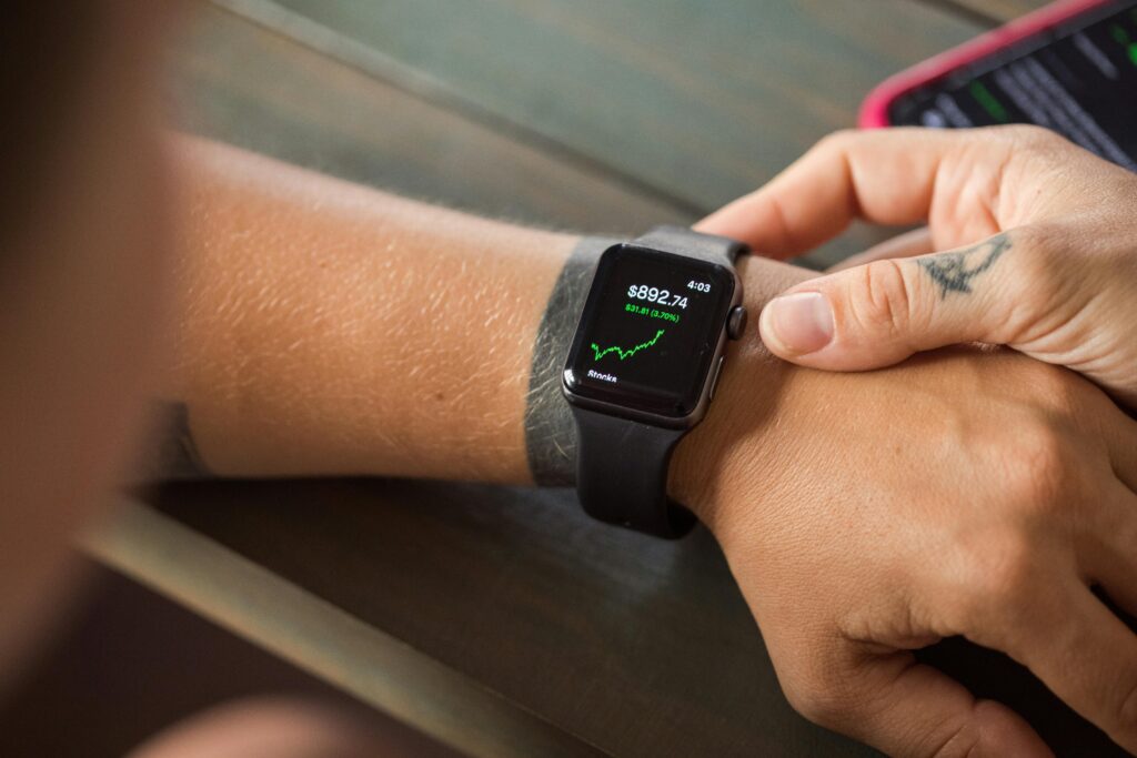 Wearable Beauty Tech: Smart Devices for Tracking and Improving Skin Health