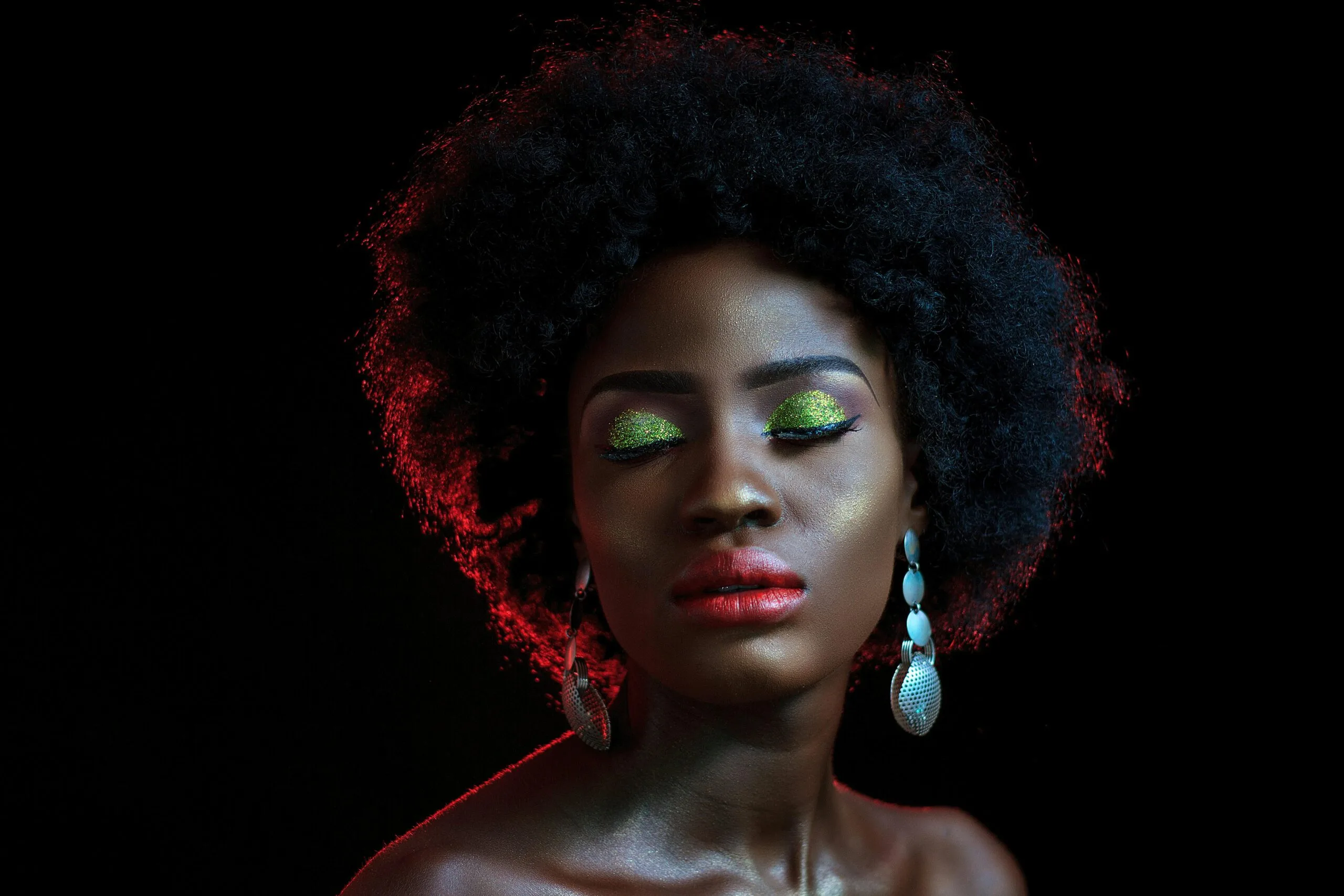 Power of Avant-Garde Makeup Power of Avant-Garde Makeup: Pushing Boundaries of Beauty