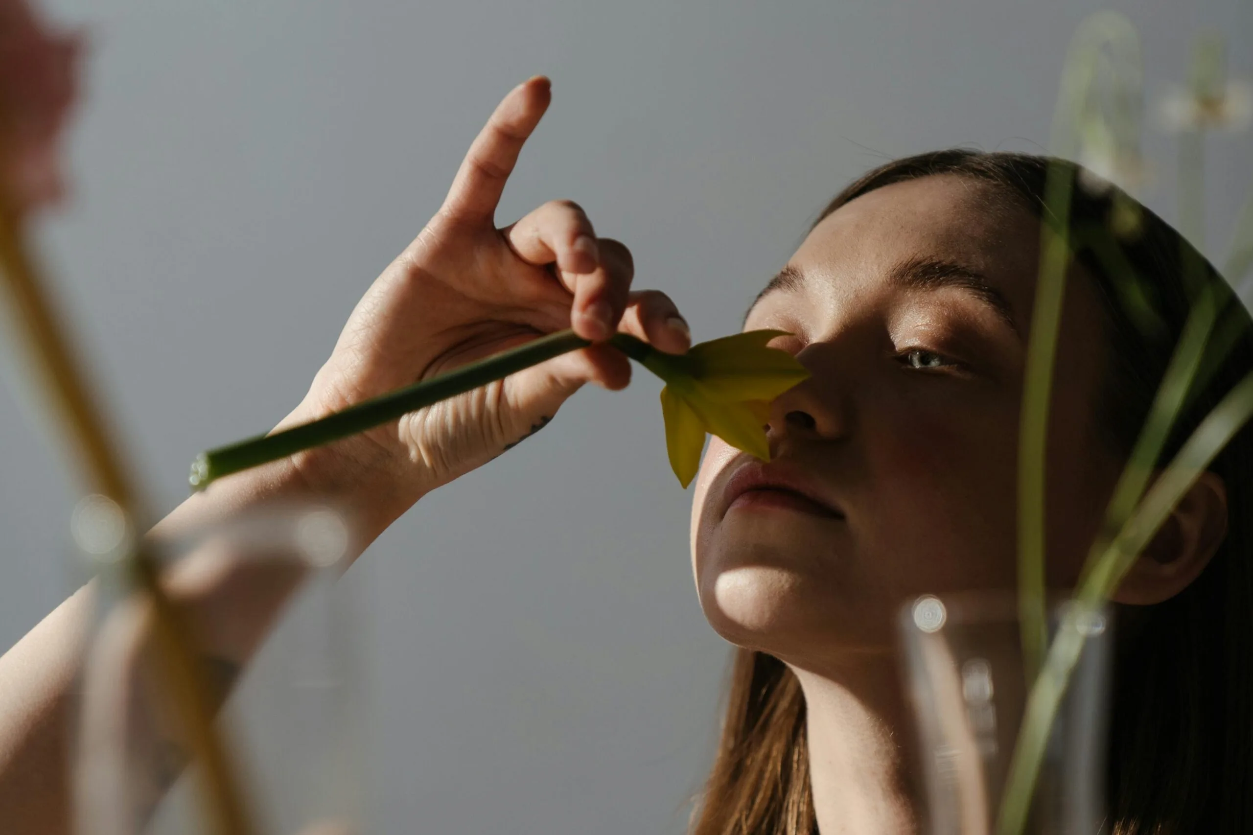Natural vs. Synthetic Fragrances Benefits of Natural vs. Synthetic Fragrances for Health and Well-Being