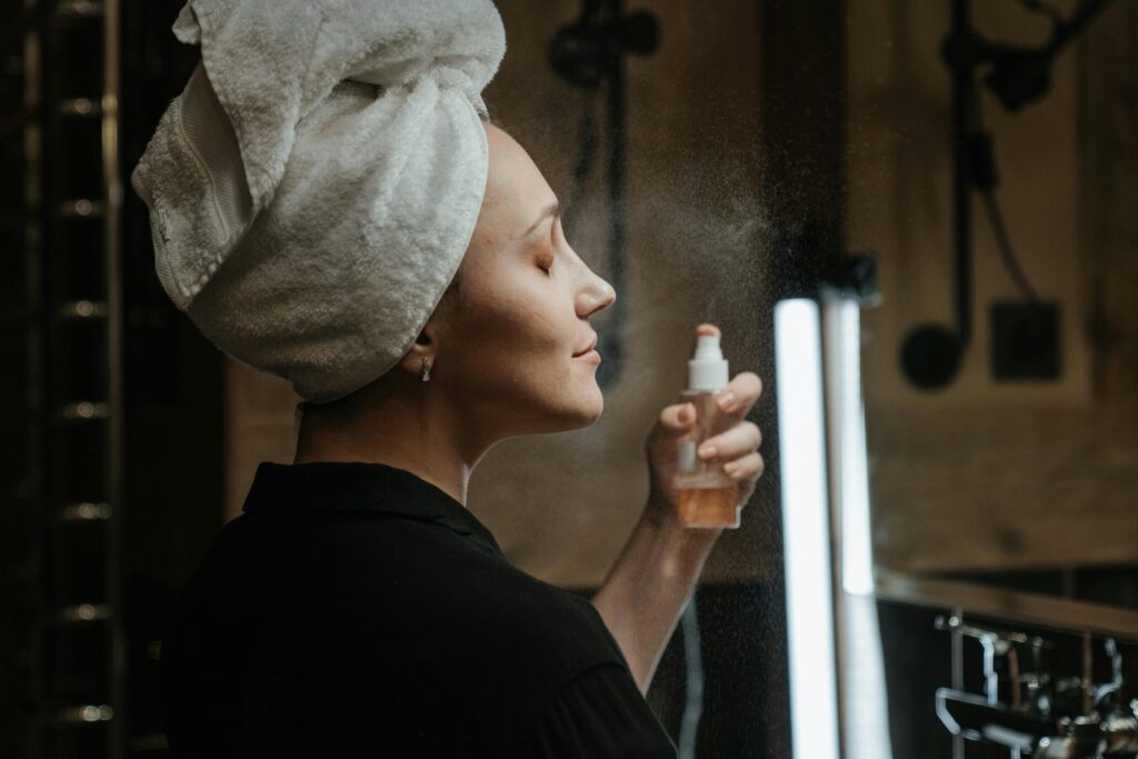 Benefits of Using Hydrating Setting Sprays for Dewy Skin