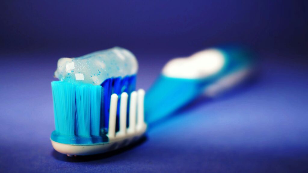 How to Choose Right Toothpaste for Sensitive Teeth and Gums