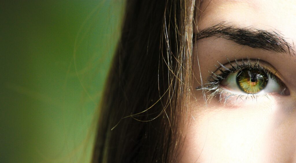 Eye Makeup Tips for Round Eyes: Creating Definition and Depth