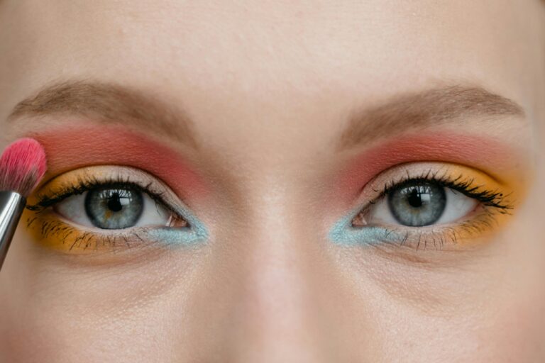 How to Create Halo Eye Makeup for a Dramatic Effect