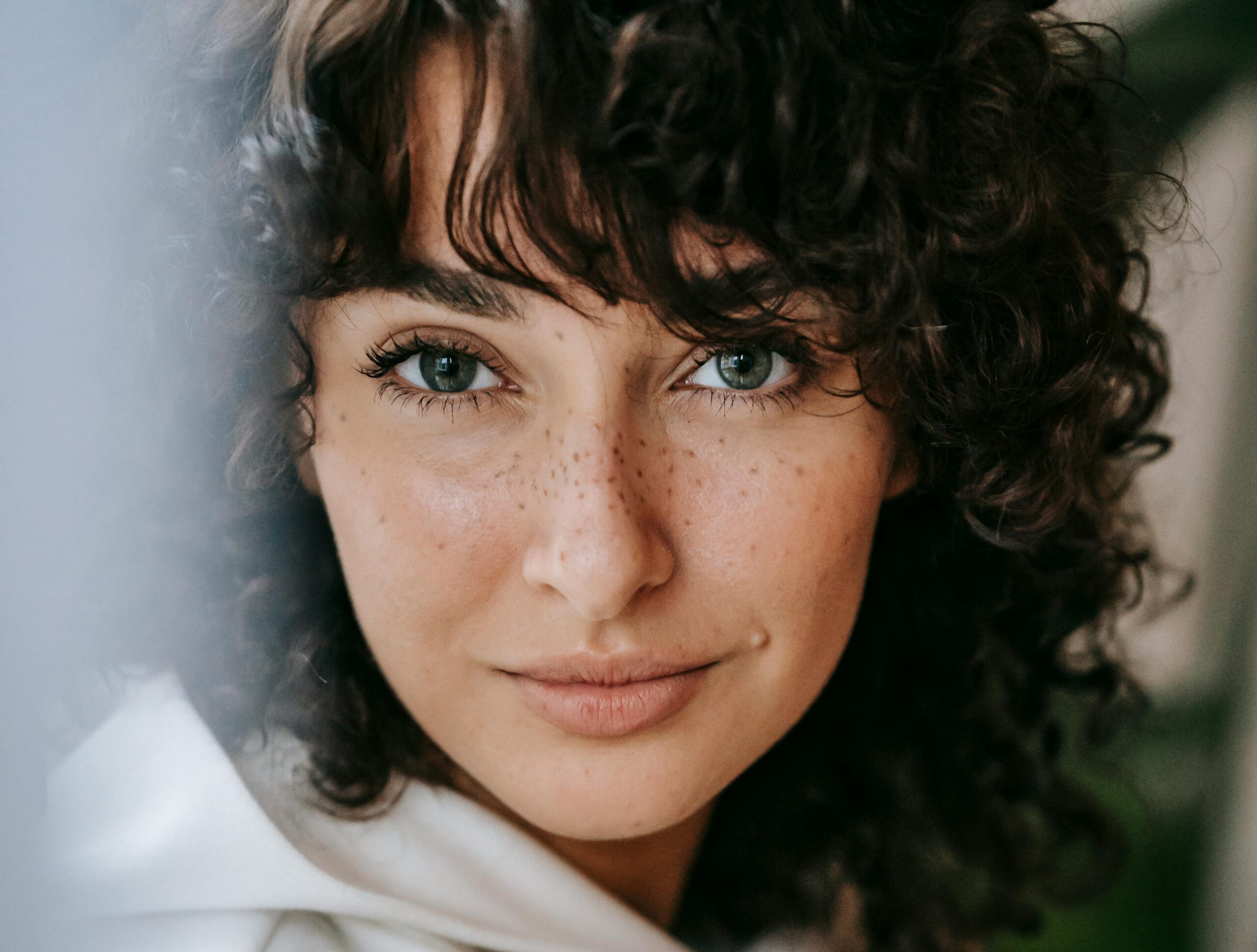 How to Create Faux Freckles for a Sun-Kissed Look