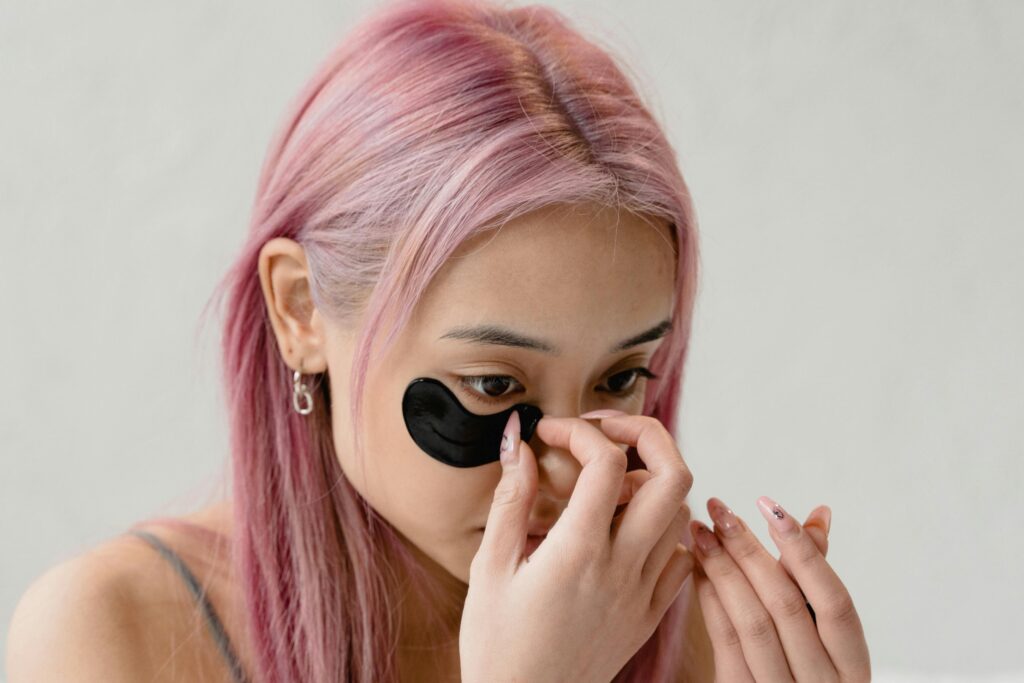 Benefits of Using Eye Masks for Hydration and Brightening