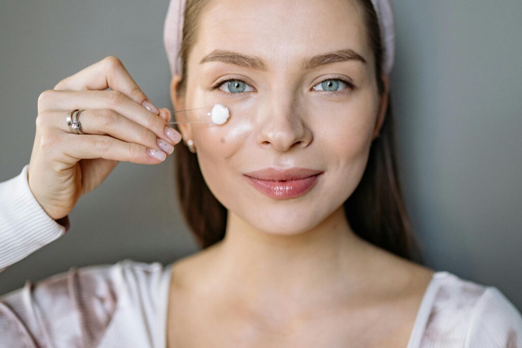 Benefits of Using Eye Creams with Vitamin K