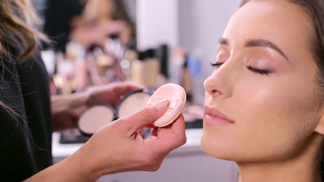 Best Setting Powders for Flashback-Free Photos