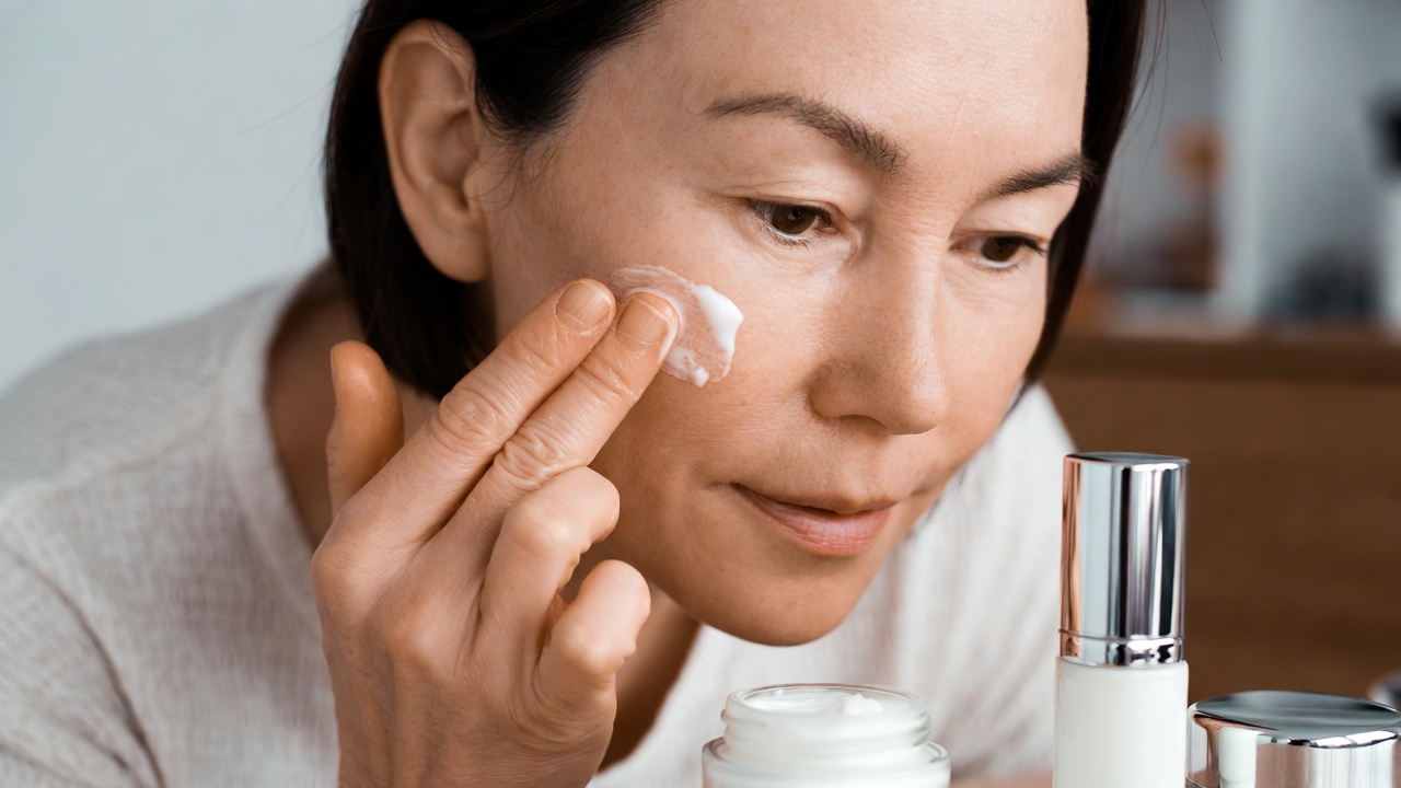 How to Build a Morning Skincare Routine How to Build a Morning Skincare Routine