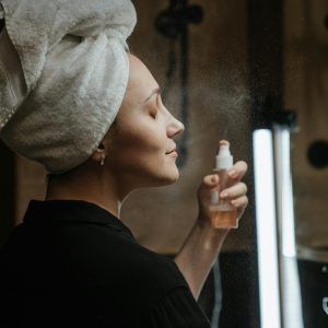 5 Benefits of Using Illuminating Setting Sprays