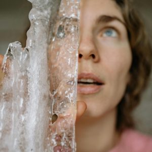 Benefits of Using Ice Globes for Depuffing and Circulation